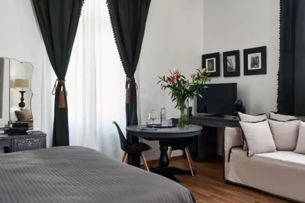 Emporikon Athens Hotel 9